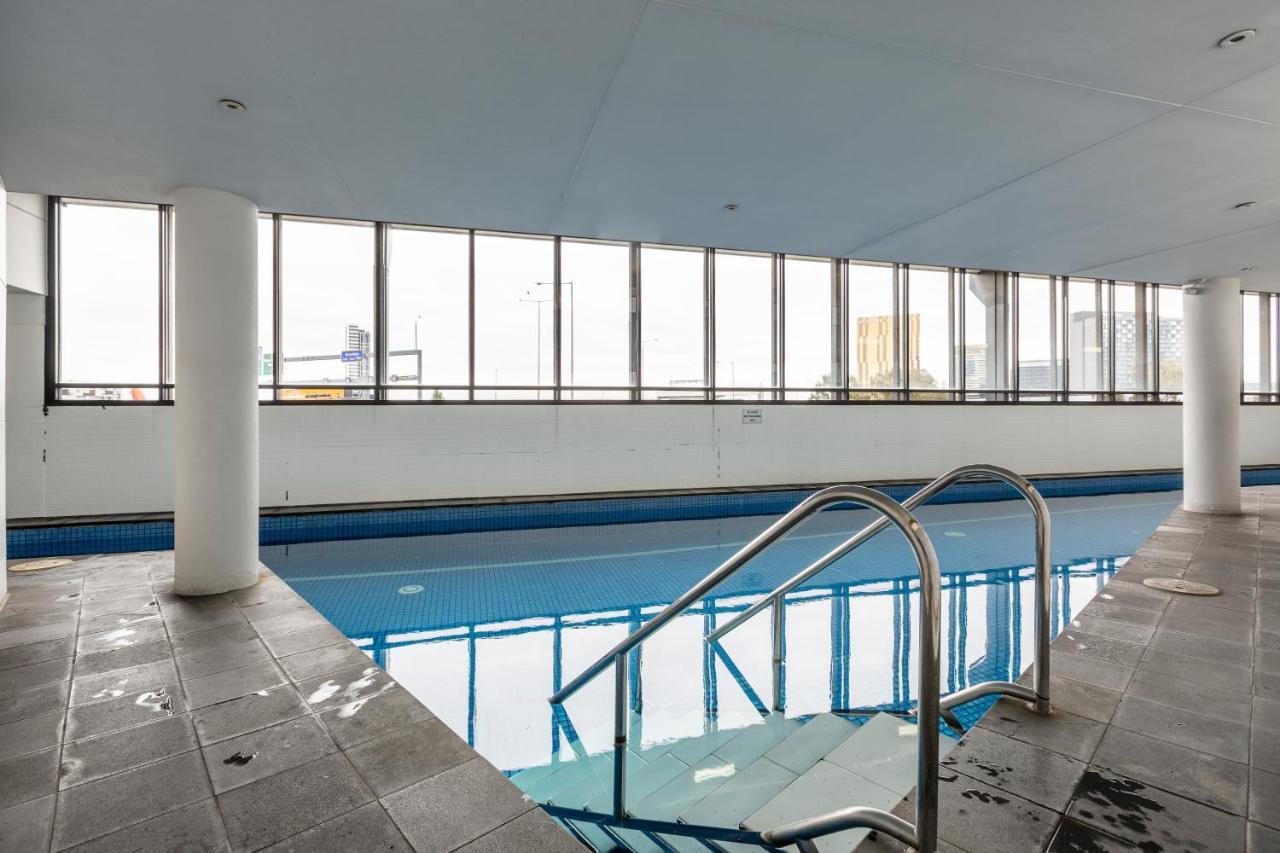 ☆Of Southbank☆Light Filled Apartment☆Huge Private Terrace With City Views☆Parking☆Pool☆Gym☆Wifi Melbourne Luaran gambar